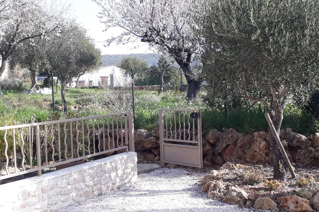 Maison 2 Ou 4 Personnes Jardin Parking Les Amandiers Lorgues Luaran gambar